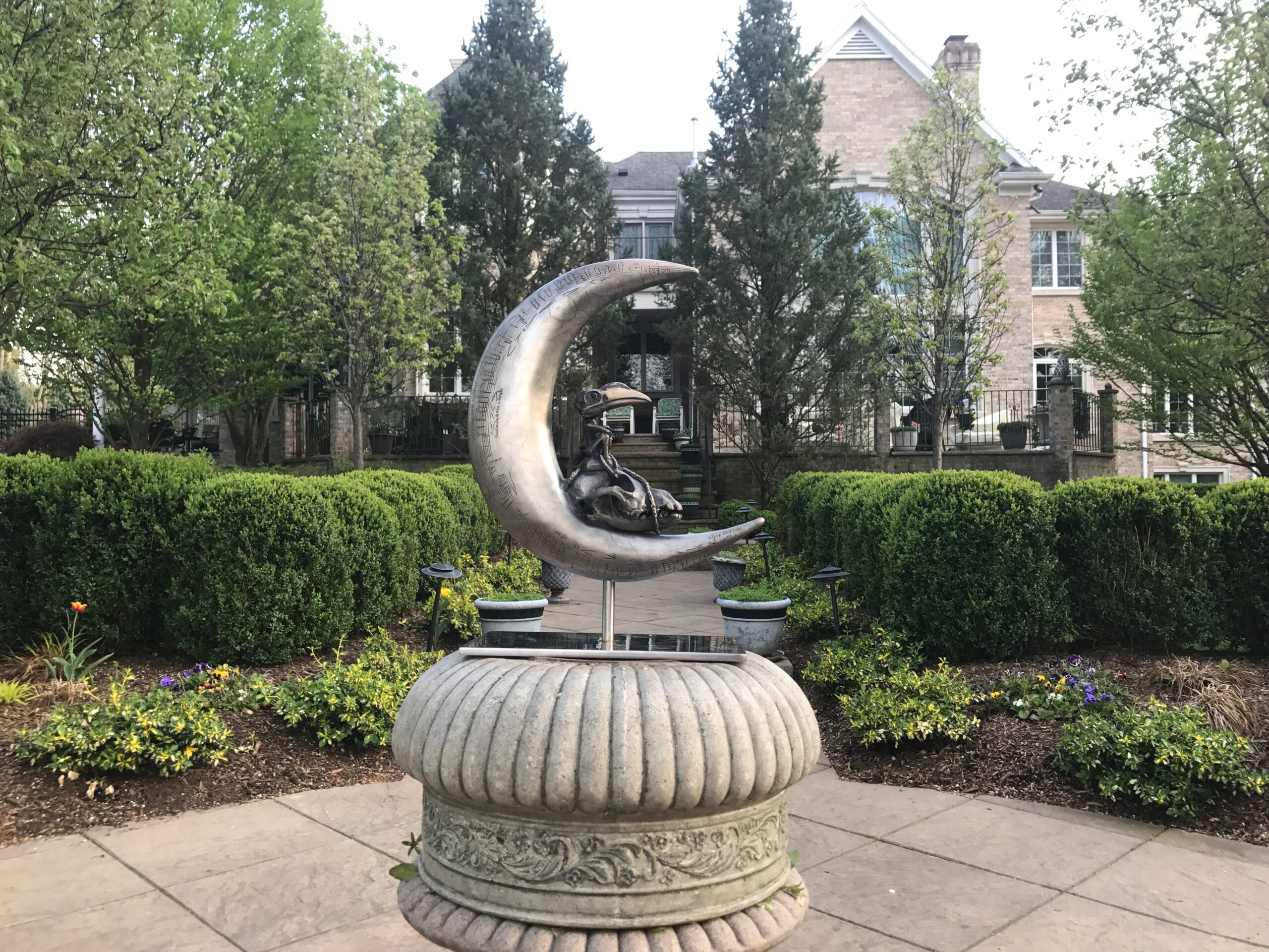 Lera Auerbach, NYX, bronze sculpture, contextual view 5